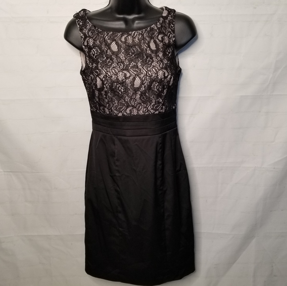 STUNNING Moschino midi dress with lace top. - Picture 2 of 10